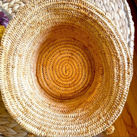 Adorable straw hat with flower - Picture 4 of 4